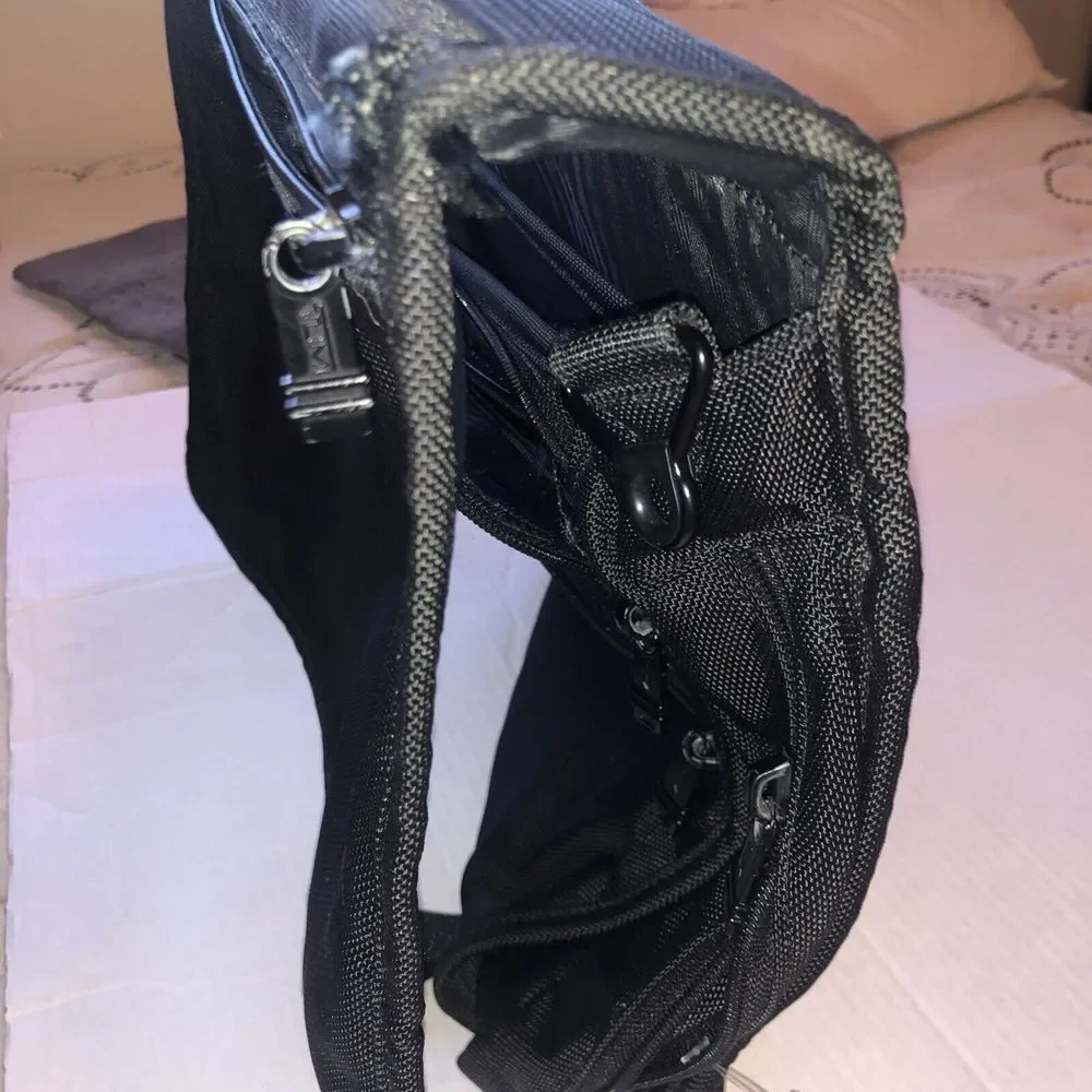TUMI 209D3 Alpha Black Ballistic Nylon Messenger Bag Briefcase Expandable